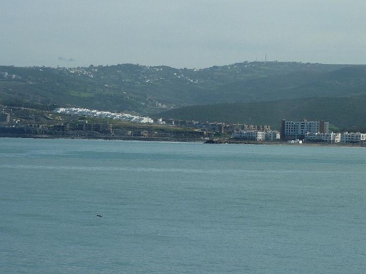 StGibraltar-03.JPG - Die Straße von Gibraltar ist eine der meistbefahrenen Wasserstraßen der Welt, die täglich von ca. 300 Handelsschiffen durchfahren wird.