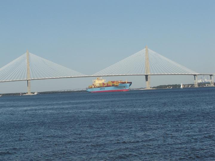 Charleston-04.JPG - Die Südspitze der Stadt liegt ein paar Meilen von der Küstenlinie entfernt in der gemeinsamen Mündung der beiden Flüsse.