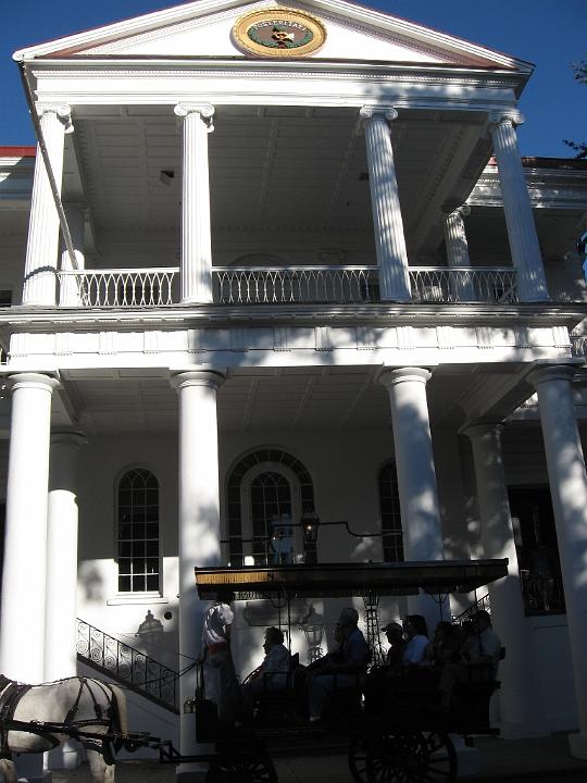 Charleston-21.JPG - Am besten besichtigt man die Stadt zu Fuß oder mit einer Pferdedroschke. Die meisten Gebäude sind allerdings Privatwohnungen und können nicht besichtigt werden.