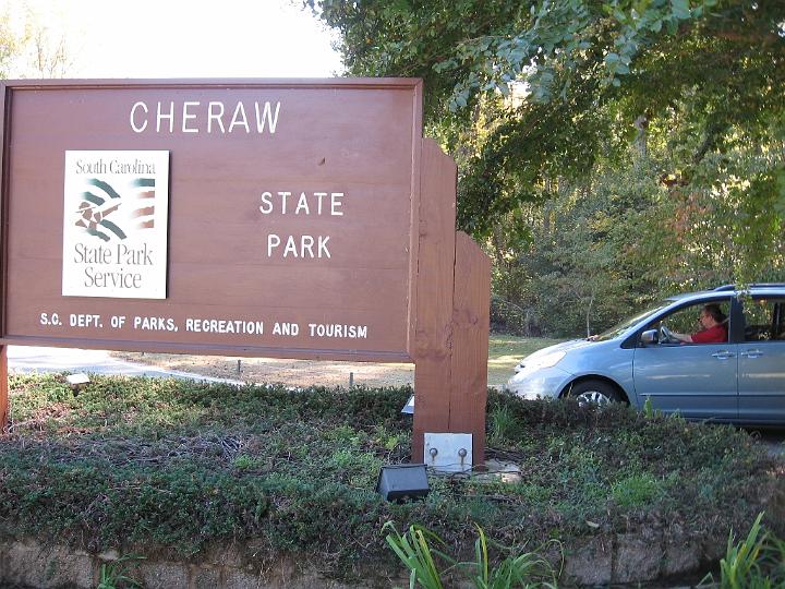 Cheraw-State-Park-01.JPG - In South Carolina, nur wenige Kilometer von der Grenze zu North Carolina liegt ein StatePark in der Nähe der Stadt Cheraw.