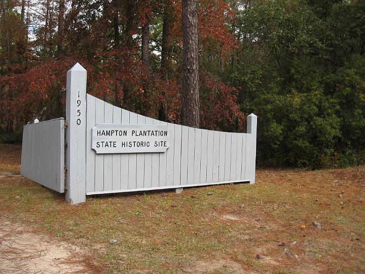Hampton-01.JPG - Nördlich von Charleston liegt der Francis Marion National Forest und im Norden davon liegtdie alte Hampton Plantage.