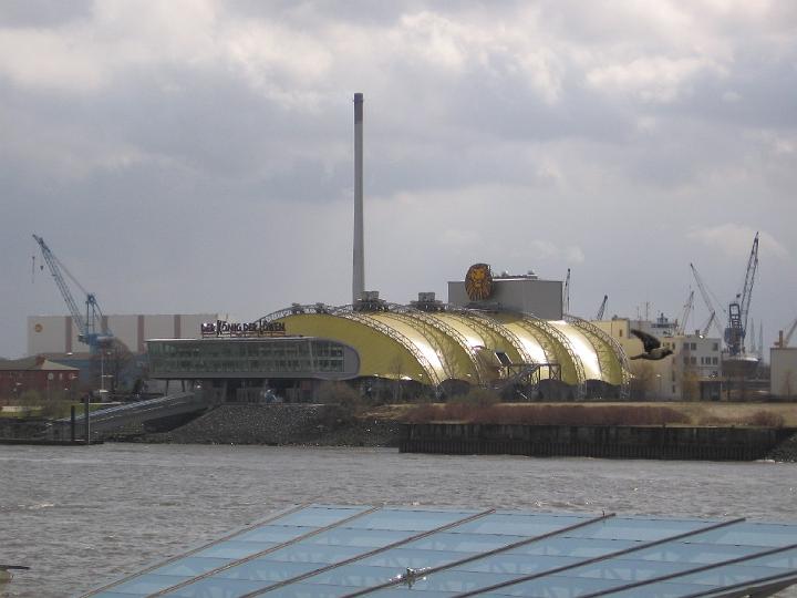 Landungsbruecken-01.JPG - Die St. Pauli-Landungsbrücken liegen im Hamburger Stadtteil St. Pauli zwischen Niederhafen und Fischmarkt direkt an der Elbe.