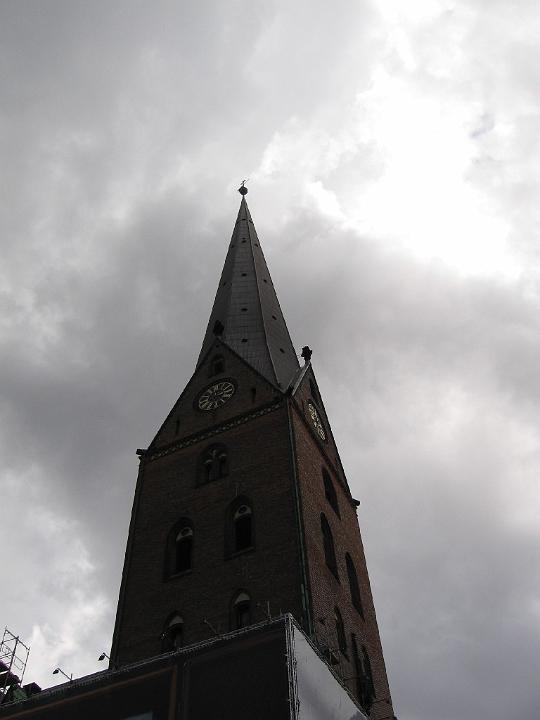 Hamburg-13.JPG - Auch nach dem Niedergang der Hanse blieb die Stadt das bedeutendste Wirtschaftszentrum Norddeutschlands  In ihrer wechselvollen Geschichte unterstand die Stadt der dänischen Königskrone.
