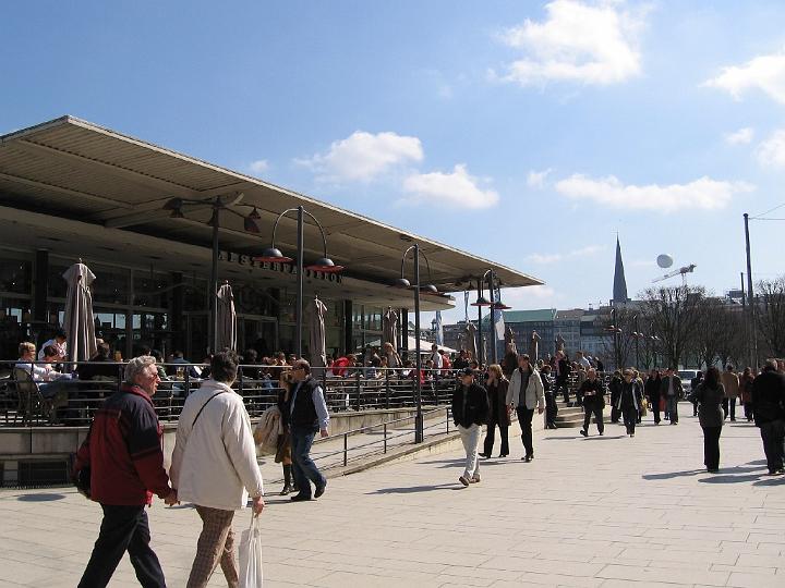 Hamburg-27.JPG - Partnerstädte sind St.Petersburg (Russland), Marseille (Frankreich), Shanghai (China),  Osaka (Japan), Leon (Nicaragua), Prag (Tschechien), Chicago (USA und Dresden.