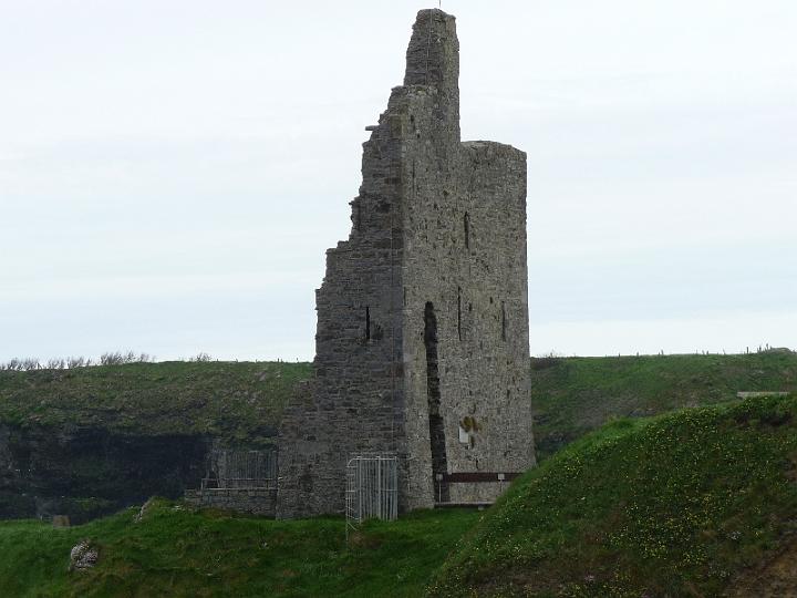 Ballybunion-10.JPG - Der Ort ist weiters bekannt für seine Seetang-Badeanstalt und die gekochten Strandschnecken, die wie Popcorn in Papiersäckchen verkauft werden.