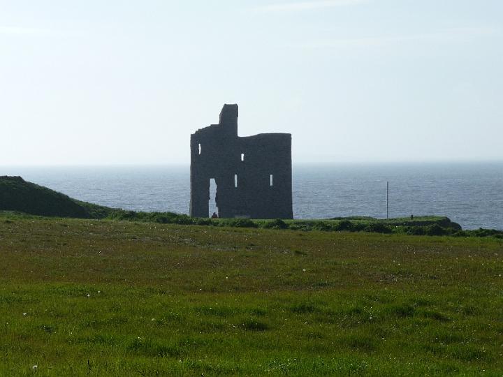 Ballybunion-12.JPG - Natürlich um Golf zu spielen. Das Logo des Golfclubs ist die alte Ruine von Ballybunion