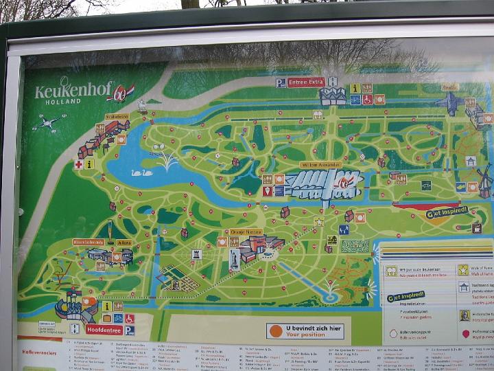 Keukenhof-01.jpg - Der Keukenhof ist eine holländische Gartenanlage in der Nähe des Örtchens Lisse, die vor allem zur Zeit der Tulpenblüte große Touristenscharen anzieht.