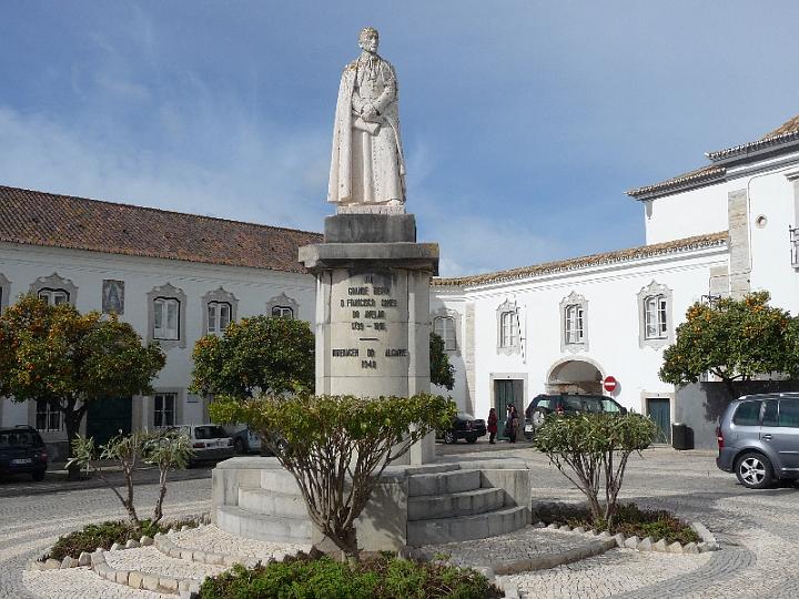 Faro-16.JPG - Bei Faro liegt der einzige Flughafen der Algarve, der Flughafen Faro. Hier hat sich durch denTourismus ein reger Charterverkehr entwickelt.