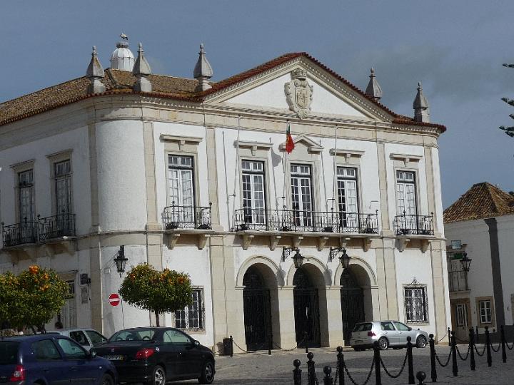 Faro-17.JPG - Das ehemalige Kloster Nossa Senhora da Assunção aus dem 16. Jahrhundert verfügt über einen schönen Renaissance-Kreuzgang und dient seit 1973 als archäologisches Museum.