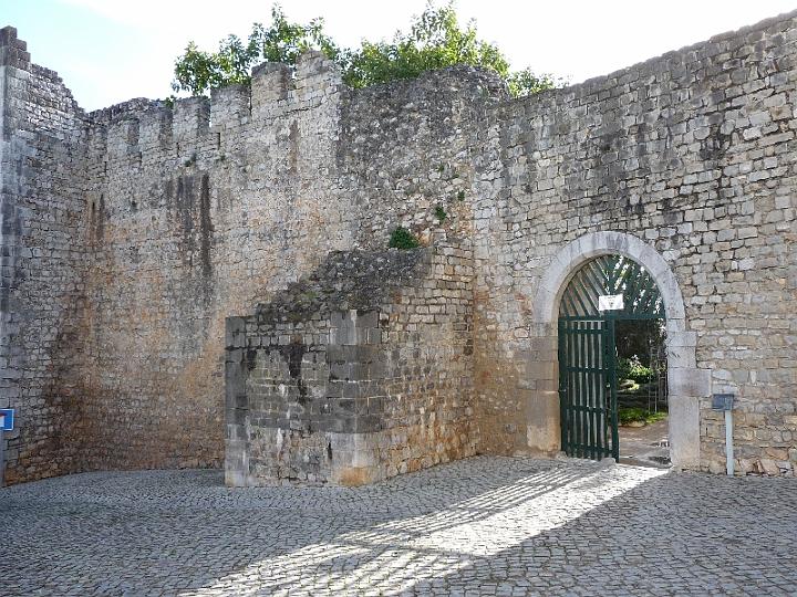 Tavira-09.JPG - Im 17. Jahrhundert lebte Tavira zu einem guten Teil vom Handel mit Wein, Salz, Trockenfrüchten und Dörrfisch. 1645 wütete die Pest in der Stadt.