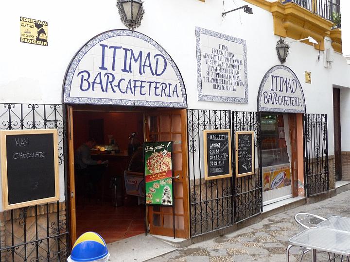 Barrio-de-Santa-Cruz-08.JPG - Man findet aber auch einige sehr schöne Bars wo man einen trockenen Rioja und leckere Tapas geniessen kann.