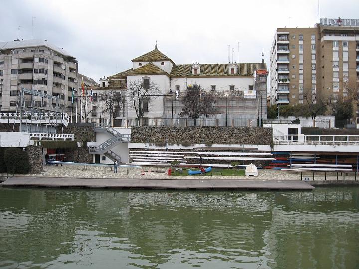 Gualdaquivir-05.JPG - Am rechten Ufer des Flusses breitet sich noch die große Vorstadt Triana aus.