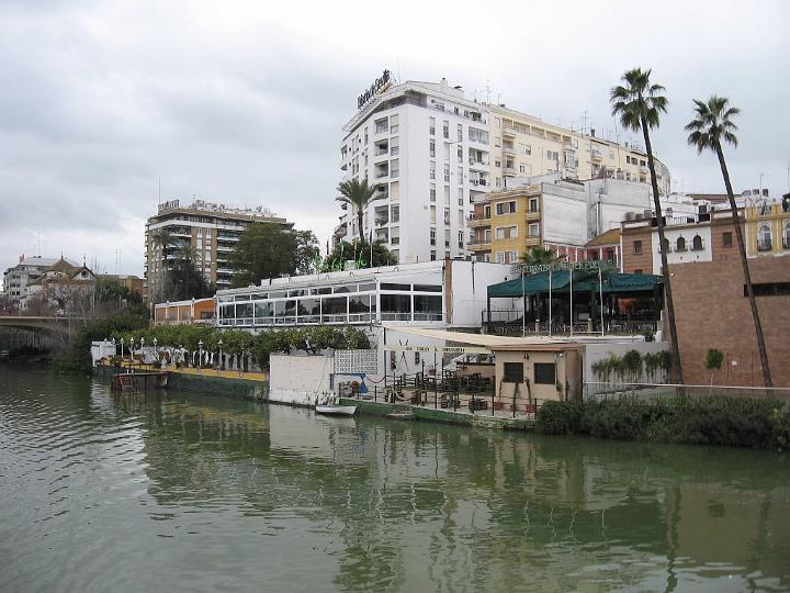 Gualdaquivir-06.JPG - Der Fluss wurde von präromanischer Zeit bis in die al-Andalus-Zeit hinein Baetis (spätere Schreibweise Betis) genannt; daher war er namensgebend für die römische Provinz Hispania Baetica.