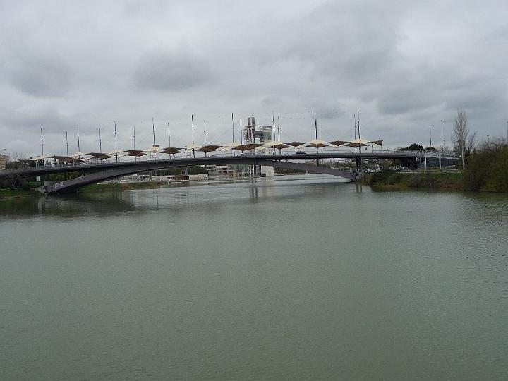 Gualdaquivir-12.JPG - Besonders beliebt bei Besuchern ist es, eine Flussrundfahrt von Sevilla aus auf dem Gualdaquivir zu machen.