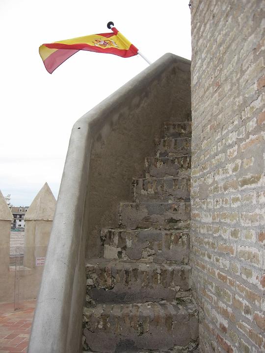 Torre-del-Oro-08.JPG - Das obere runde Endstück des Turmes wurde im Jahr 1760 durch Sebastián Van der Borcht hinzugefügt.