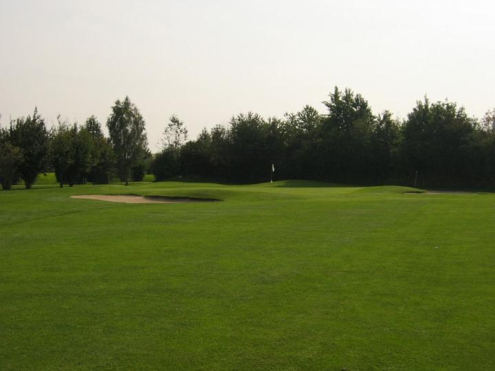 Golfsport-16.JPG - Der „Featherie“, ein mit Federn gefüllter Lederball, kommt 1618 ins Spiel. Er sollte bis etwa 1850 gespielt werden.