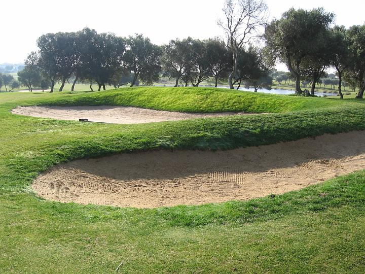 Golfsport-38.JPG - Für jedes Loch wird ein Par definiert, eine Anzahl an Schläge die ein sehr guter Spieler an diesem Loch braucht, um den Ball einzulochen.